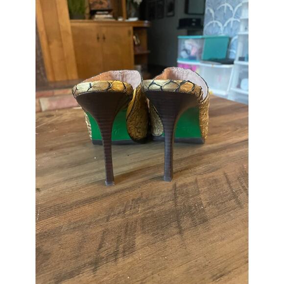 NWOT Lisa for Donald J. Pliner Gold Scaled Heeled Mules - Picture 5 of 6